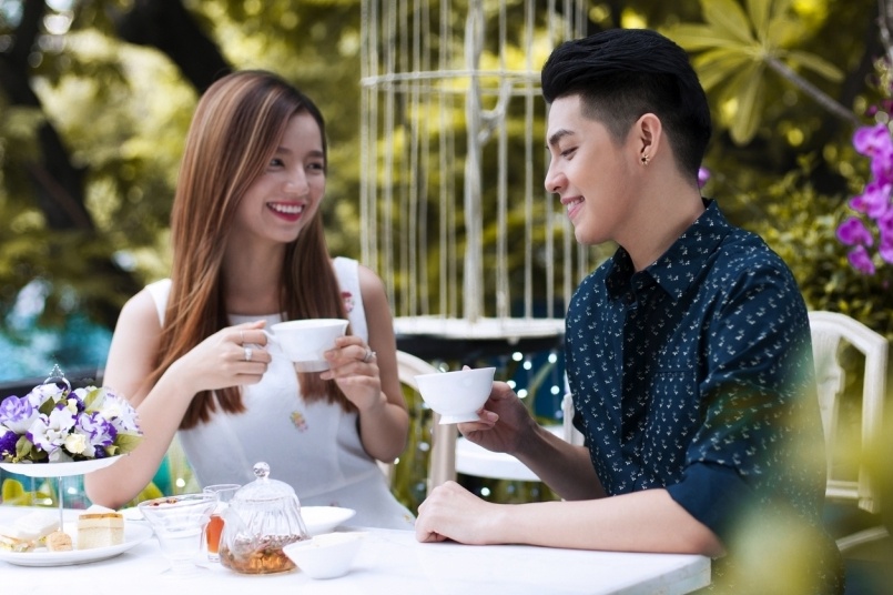 Noo Phuoc Thinh chup anh tinh tu voi hot girl Ha Anh hinh anh