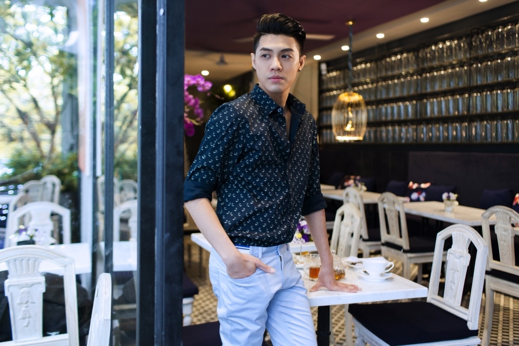  Hòa mình giữa không gian nhiều cây cối và âm nhạc là cách giúp anh tránh xa cuộc sống xô bồ để có thể thư giãn.