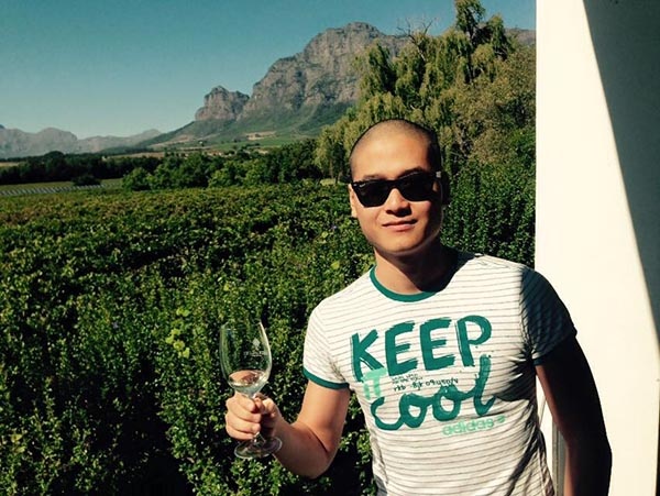 Ở giai đoạn trưởng thành, Đăng Hoàng chăm chỉ tập luyện thể dục, thể thao để cải thiện vóc dáng gầy gò ngày xưa.