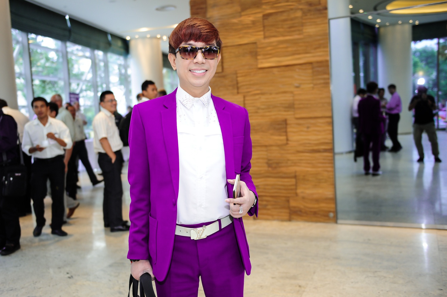 Long Nhật tiếp tục giả gái trong một vai diễn được 