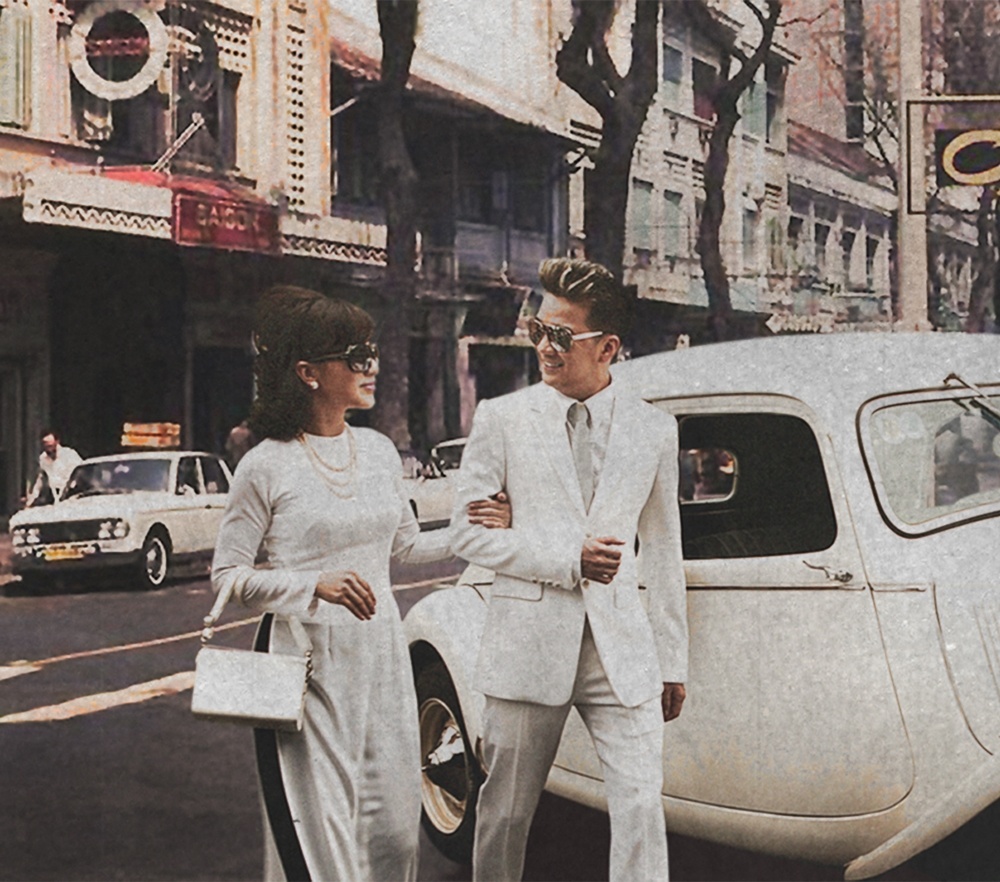 Hình ảnh Mr. Đàm cùng Hà Vân được cô trang trọng chọn làm bìa sau album như cách tri ơn người thầy của mình.