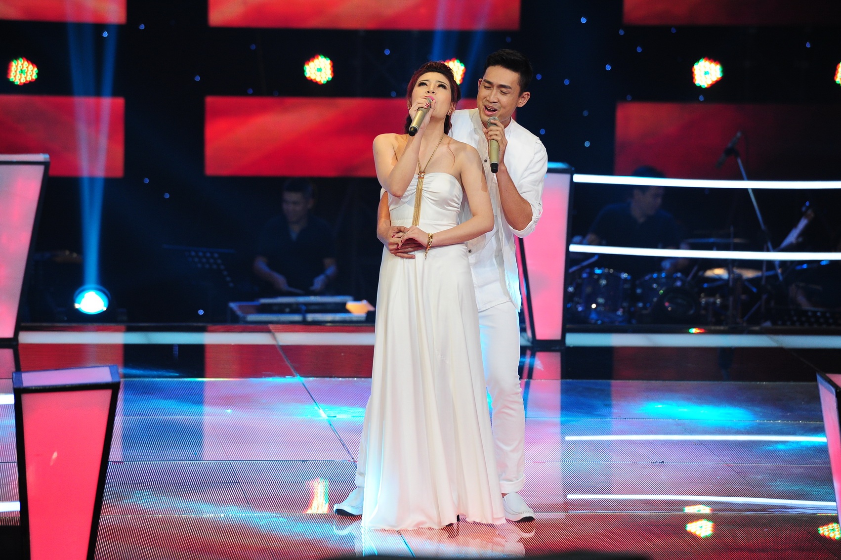 Cặp thí sinh Tố Ny - Triệu Long gợi nhớ hình ảnh của huấn luyện viên Đàm Vĩnh Hưng và Mỹ Tâm.