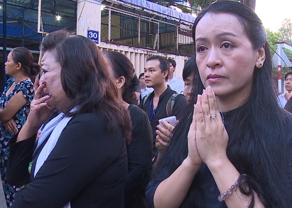 Nuoc mat trong tang le Giao su Tran Van Khe hinh anh