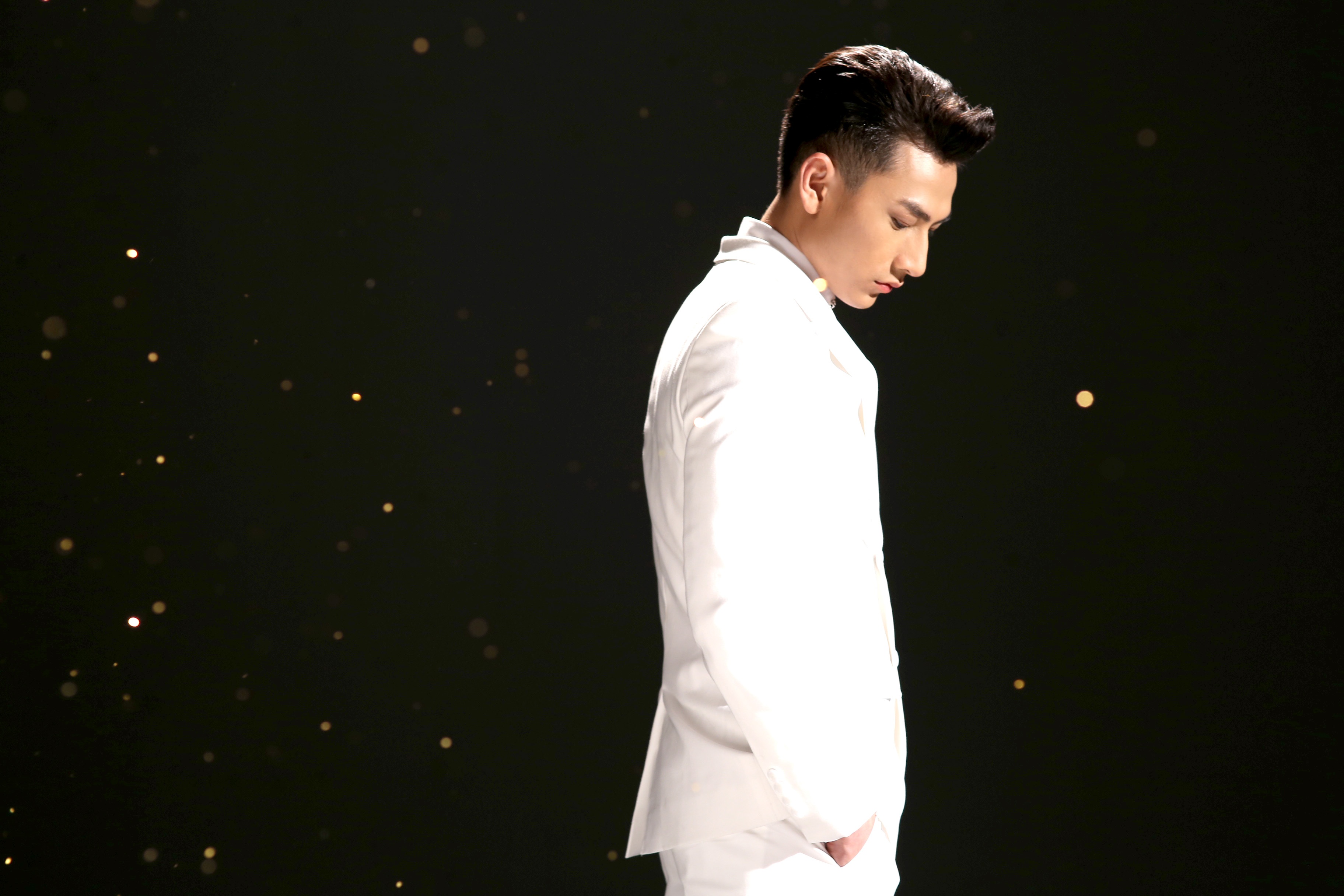 Isaac - Mr.Right (Khi anh yeu em) (Teaser) hinh anh