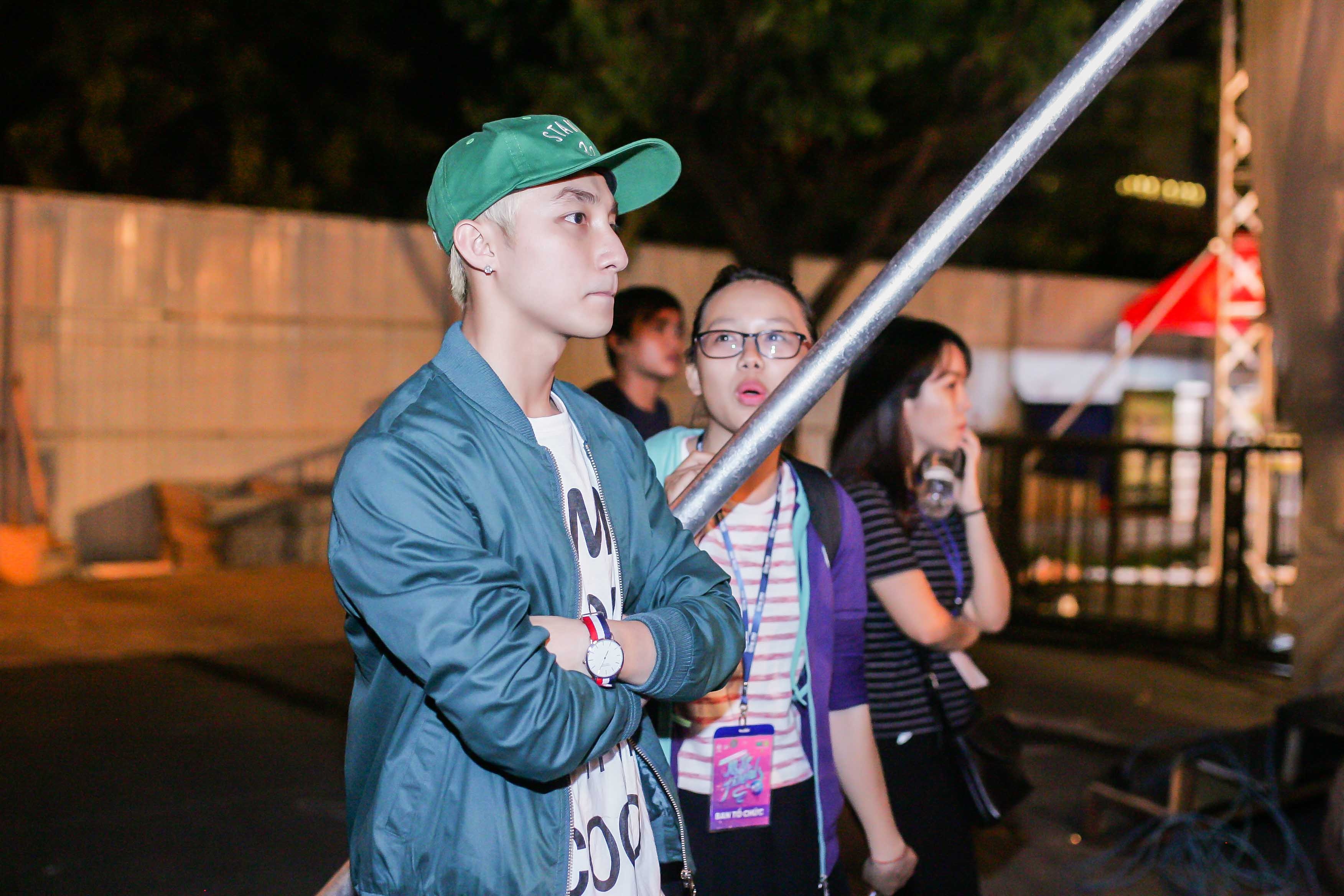 Son Tung M-TP tong duyet chuong trinh giua dem hinh anh