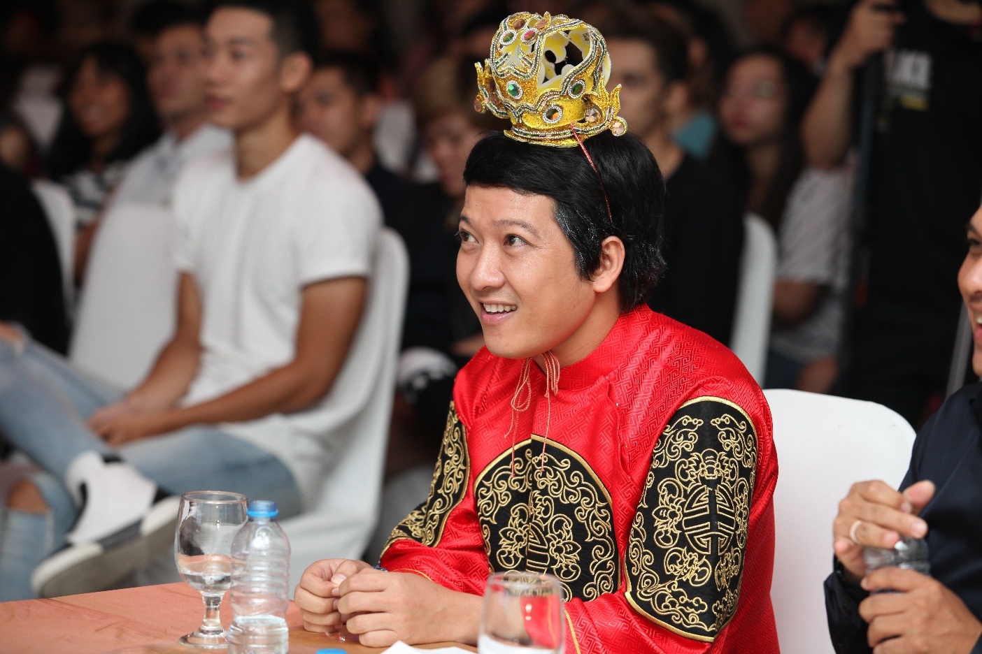 Truong Giang dien long bao, doi vuong mien du hop bao hinh anh