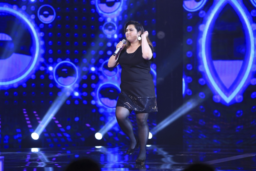  Sự tự tin trong từng chuyển động cơ thể và giọng hát đầy nội lực của cô gái gốc Nga thuyết phục 56/101 giám khảo bình chọn. Với số phiếu thấp hơn, 45/101, cùng quyết định không thương lượng, Đông Hùng cũng cùng chung số phận với Phương Thủy.