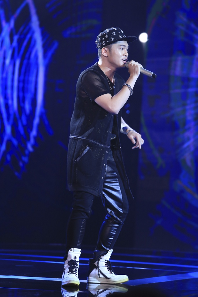 Ngay sau phần vòng loại, Bảo Kun - nam ca sĩ xuất thân từ Học viện ngôi sao phải chia tay cuộc chơi sớm với số điểm khá thấp, chỉ 49/101 giám khảo hiện trường nhấn nút bầu chọn cho anh. Lưu Thiên Hương đảm nhận vị trí ghế nóng cho biết Bảo Kun sai lầm khi lựa chọn ca khúc My everything của Tiên Tiên. Nữ nhạc sĩ cho biết ca khúc có nhiều nốt giả thanh vốn không phải lợi thế của anh chàng.