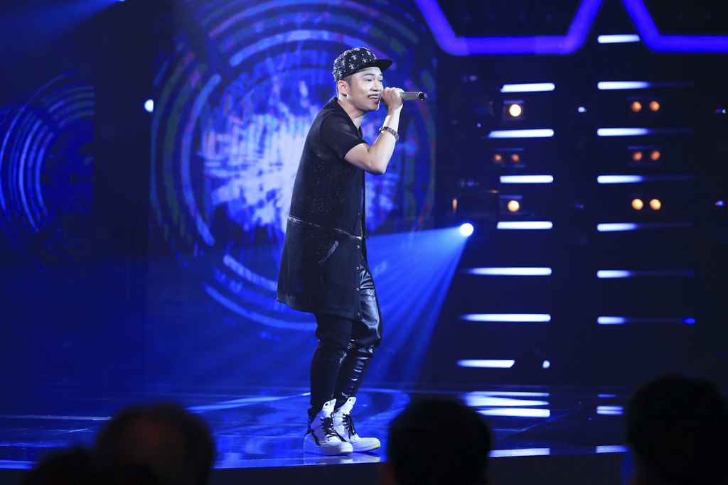 Tối qua (11/7) tại Nhà thi đấu Maximax Cộng Hòa (TP HCM), chương trình The Winner Is mùa thứ 3 mở màn sôi động với bảng ca sĩ chuyên nghiệp gồm Đinh Huy, Sevinch Hạnh Phúc, Nguyễn Phương Thủy, Bảo Kun, Đinh My Hoàn, Thu Phượng và Đông Hùng 