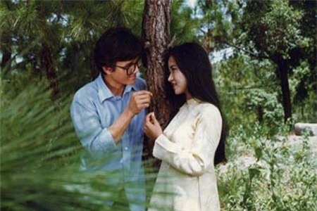 Hoàng Hồng Nhị (phải) và Lê Công Tuấn Anh trong phim Em còn nhớ hay em đã quên.