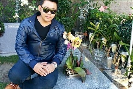 Quang Le giai thich vu ngoi tren mo nhac si o My hinh anh