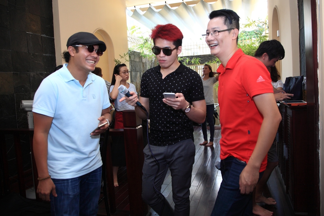  Tại chương trình Chuyện đêm mưa, Quốc Thiên thể hiện ca khúc Mùa thu trong mưa của nhạc sĩ Trường Sa. Ngoài ra anh còn có sự kết hợp lần đầu tiên với hai ca sĩ đàn anh là Kasim Hoàng Vũ và Hoàng Bách trong một liên khúc về mưa với hai ca khúc nổi tiếng Tình khúc chiều mưa và Giã từ đêm mưa.