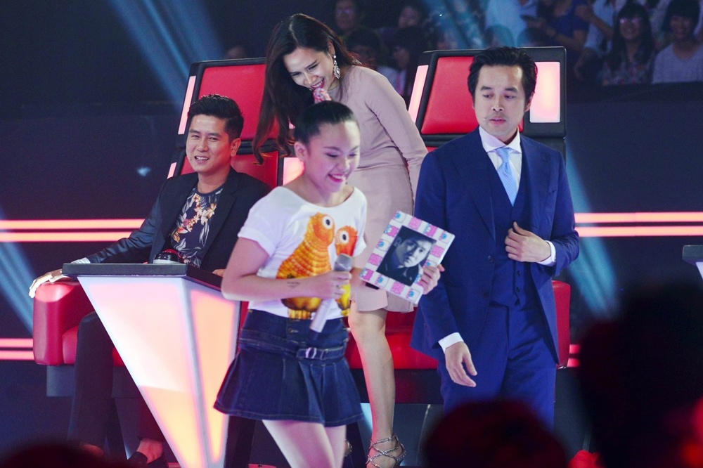 Dương Khắc Linh giành chiến thắng với chiêu tặng khung hình.