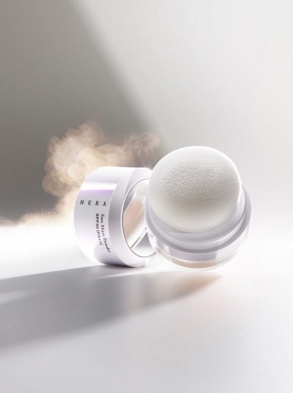 Phấn phủ dạng bột có khả năng che phủ khuyết điểm cao.