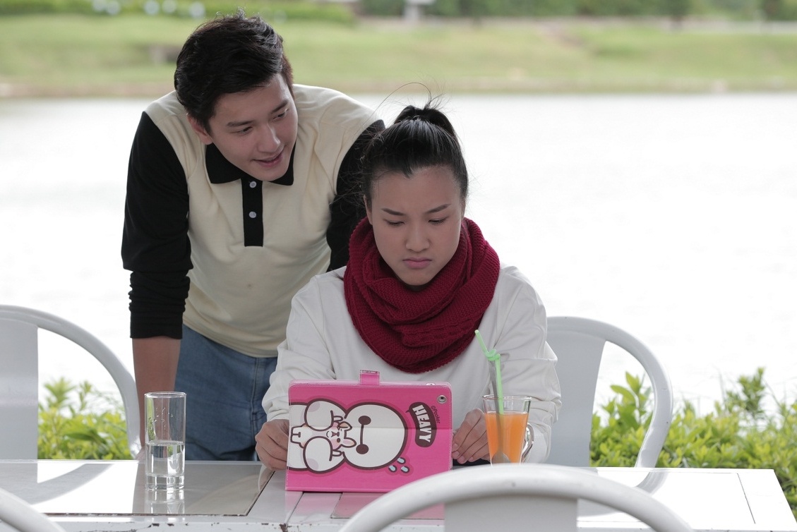 Huynh Anh va ban gai hon tuoi hoa tinh nhan trong phim hinh anh