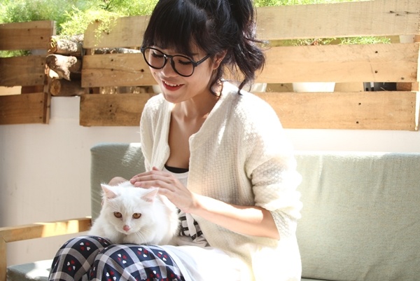 Thai Trinh to tinh hot boy Duong Mac Anh Quan trong MV hinh anh