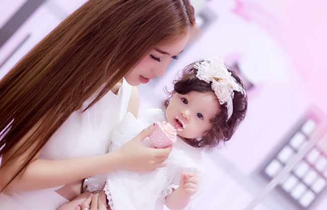 Elly Tran mo tiec mung sinh nhat con gai Moc Tra hinh anh