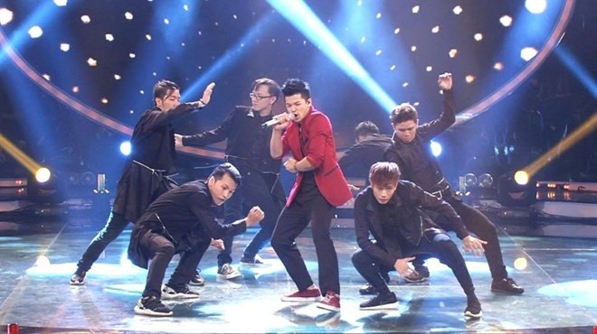 Trọng Hiếu biểu diễn ca khúc Rời do nhạc sĩ Huy Tuấn chọn. Giám đốc âm nhạc muốn hot boy thể hiện khả năng tiếng Việt của anh.