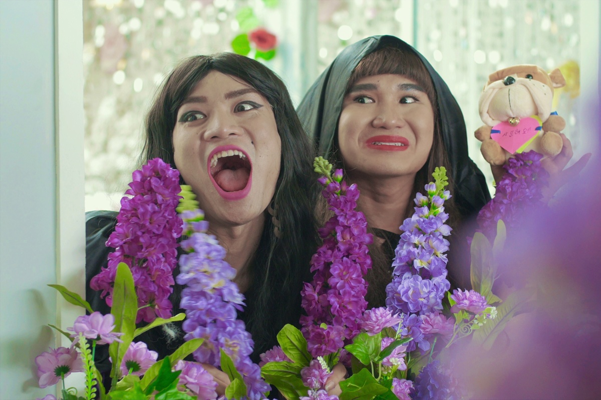 Diễn xuất của hai khách mời BB Trần và Tiến Công mang đến những tình huống hài hước.