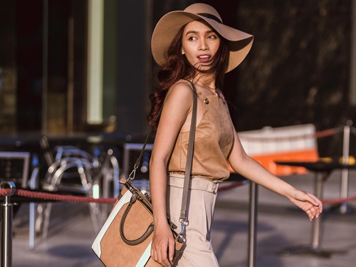 Ai Phuong go mac sen voi 5 set do street style hien dai hinh anh