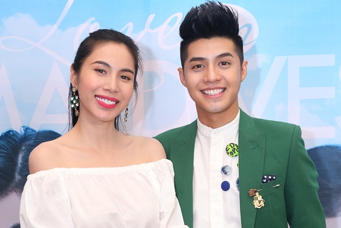 Thuy Tien khoe vai tran, eo thon o hop bao Noo Phuoc Thinh hinh anh