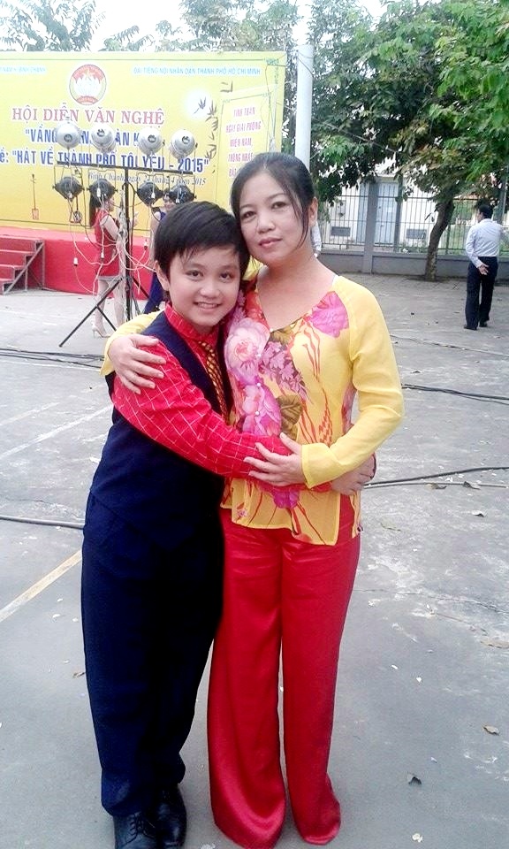 Anh em Thế Thanh và Hải Thanh sống với cô Út từ nhỏ.