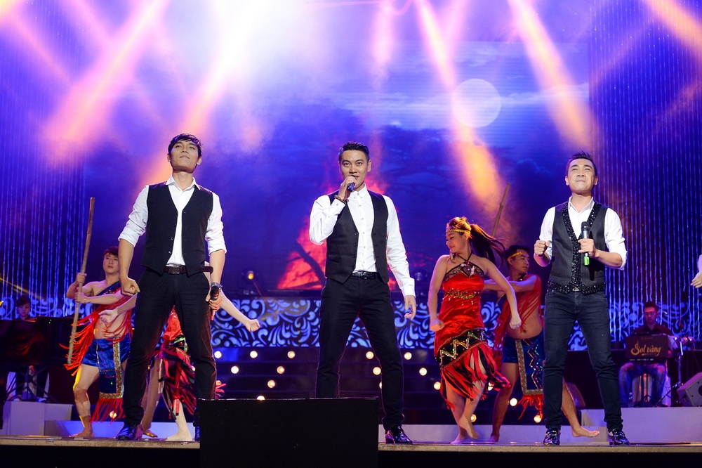 Nhóm Artista mạnh mẽ và hùng tráng trong ca khúc Tiếng trống cao nguyên. Đây là ca khúc mà vợ của cố nhạc sĩ – bà Minh Lâm rất yêu thích.