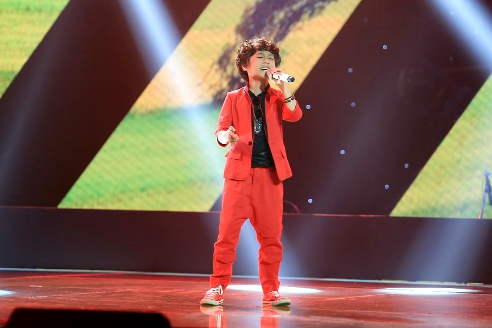 Cậu bé điển trai có ngoại hình giống diễn viên Hàn Quốc – Lương Gia Khiêm quậy tung sân khấu với ca khúc mang âm hưởng dân ca miền Bắc Lì và Sáo. Cậu bé 9 tuổi khoe rất giọng khỏe và vang, mang chất rock cùng những đoạn ngân dài. Thí sinh “ốc tiêu” thuộc về đội Lưu Hương Giang – Hồ Hoài Anh.