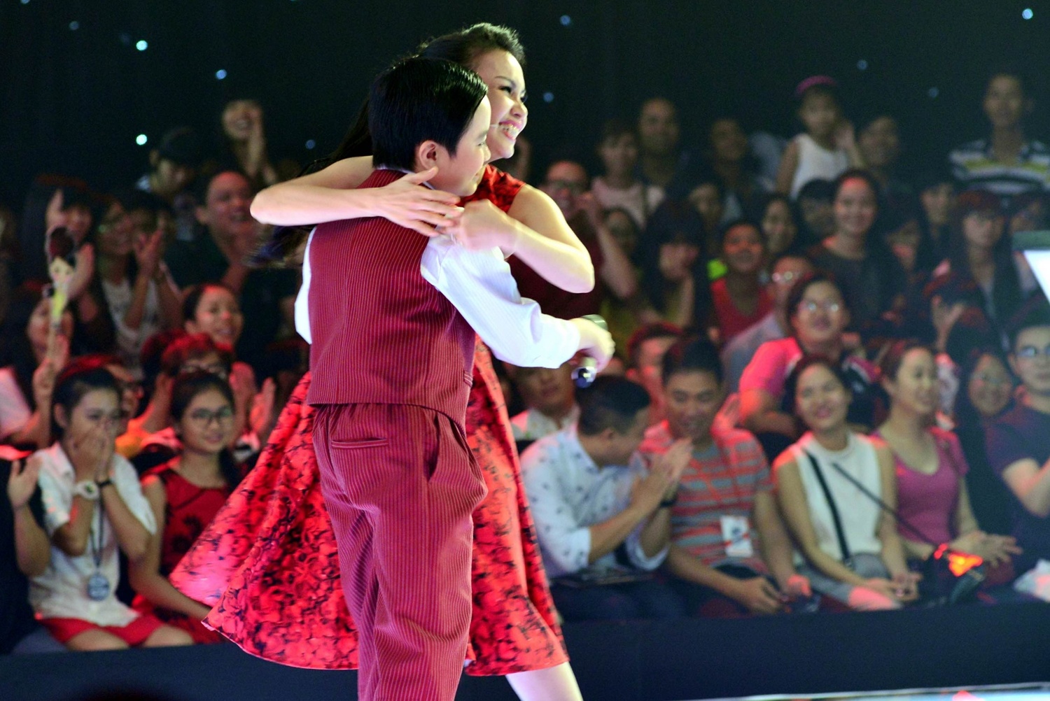 Trong khi Hồ Hoài Anh chấp nhận phần thiệt vì cho rằng Thế Thanh nhất định sẽ về team Cẩm Ly, thì Dương Khắc Linh “quyết chiến” đến cùng. Tuy nhiên sau hàng loạt chiêu thức, anh vẫn chịu thua chị Tư. Nữ huấn luyện viên nhận xét dù phần thi của Thế Thanh còn nhiều điều chỉnh sửa nhưng giọng hát của em rất có tiềm năng.