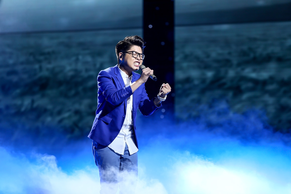 NMr. Đàm khen cách hát 6 chữ Hello của Đức Phúc rất dễ thương, cách run của chàng trai rất đặc biệt, chuyển tông mãnh liệt. Tuy nhiên, anh nhắc cậu bé nên đi đứng trao chuốt hơn trên sân khấu. Tuấn Hưng cho biết tiếng Anh là sở trường của Đức Phúc, nhưng cậu bé phải tìm ca khúc tiếng Việt thật sự xuất sắc để tồn tại. Anh góp ý học trò Mỹ Tâm nên tập thể dục để có cột hơi chắc. Mỹ Tâm khen học trò rất thông minh khi biết cách che lấp chỗ hát sai. 