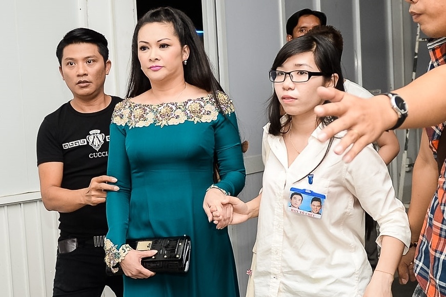 Nhu Quynh duoc bao ve nghiem ngat khi xem show em trai hinh anh
