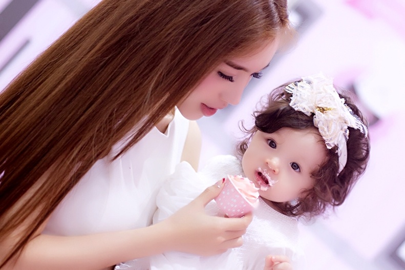 Elly Tran len tieng ve nguoi duoc cho la bo cua Cadie hinh anh