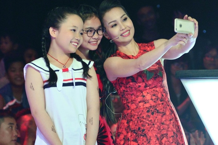 Quan quan Thien Nhan giup Cam Ly chieu du hoc tro moi hinh anh