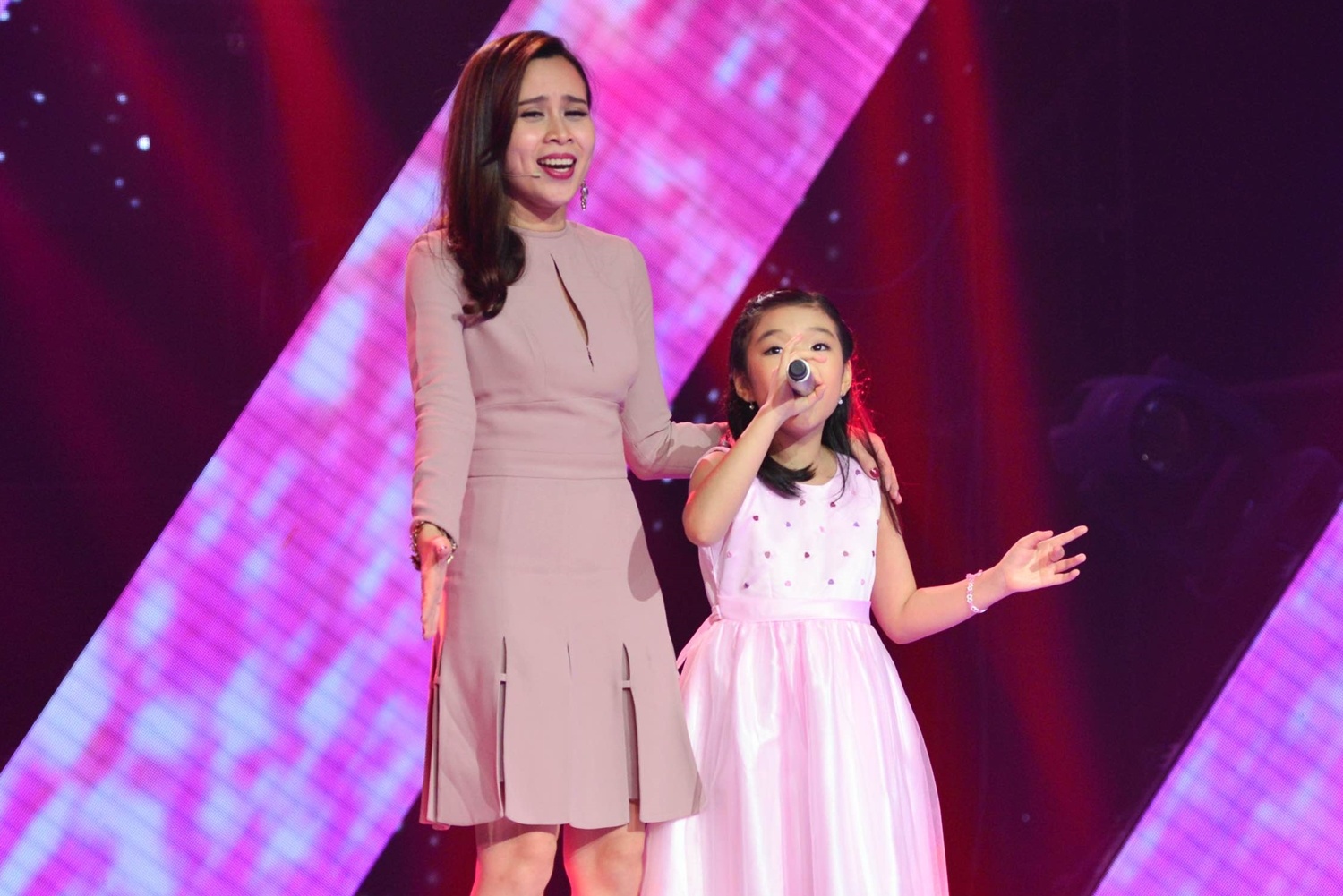 HLV The Voice Kids xuc dong gap lai tro cu hinh anh