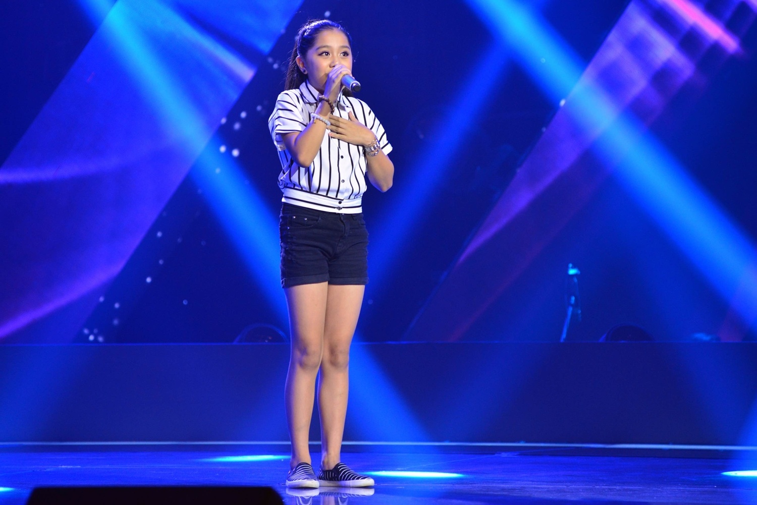 Trò cũ đôi Lưu Hương Giang – Hồ Hoài Anh – Trương Nhã Thy trở lại để tiếp tục theo đuổi đam mê ca hát. Cô bé thể hiện sáng tác của Dương Khắc Linh – Đường về xa xôi. Với thể hiện chắc chắn nhưng vẫn giữ được cách run đầy cảm xúc, cô bé được chọn về đội Cẩm Ly.