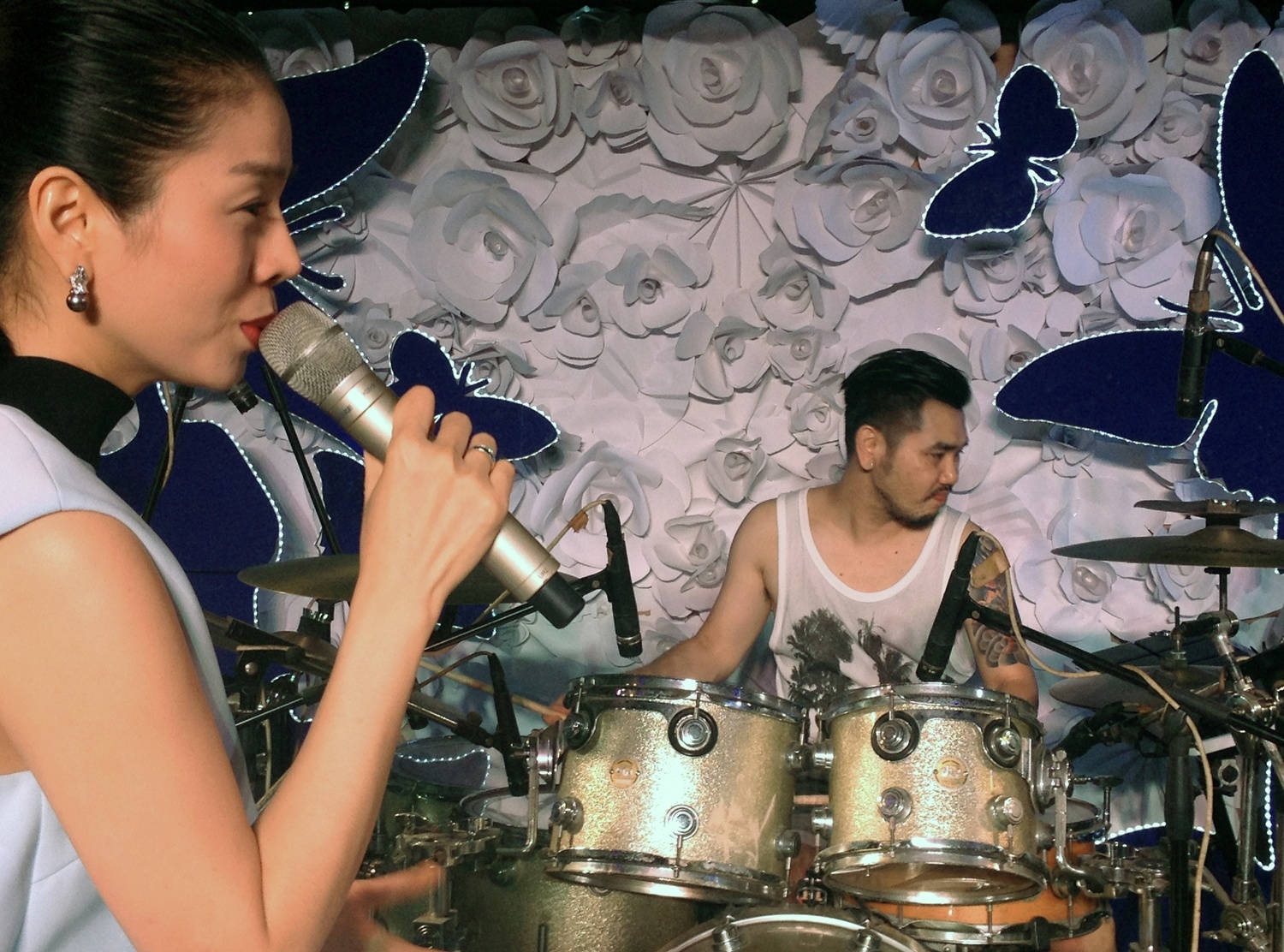 Em re Phuong Uyen ve nuoc tham gia live show Le Quyen hinh anh