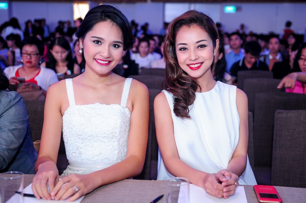 Jennifer Pham ngai dung canh Huong Giang hinh anh