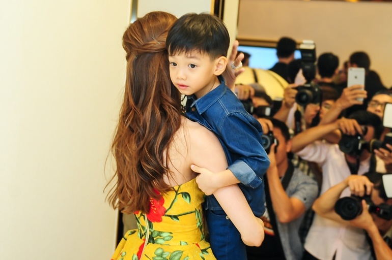 Be Subeo theo Ho Ngoc Ha di su kien hinh anh