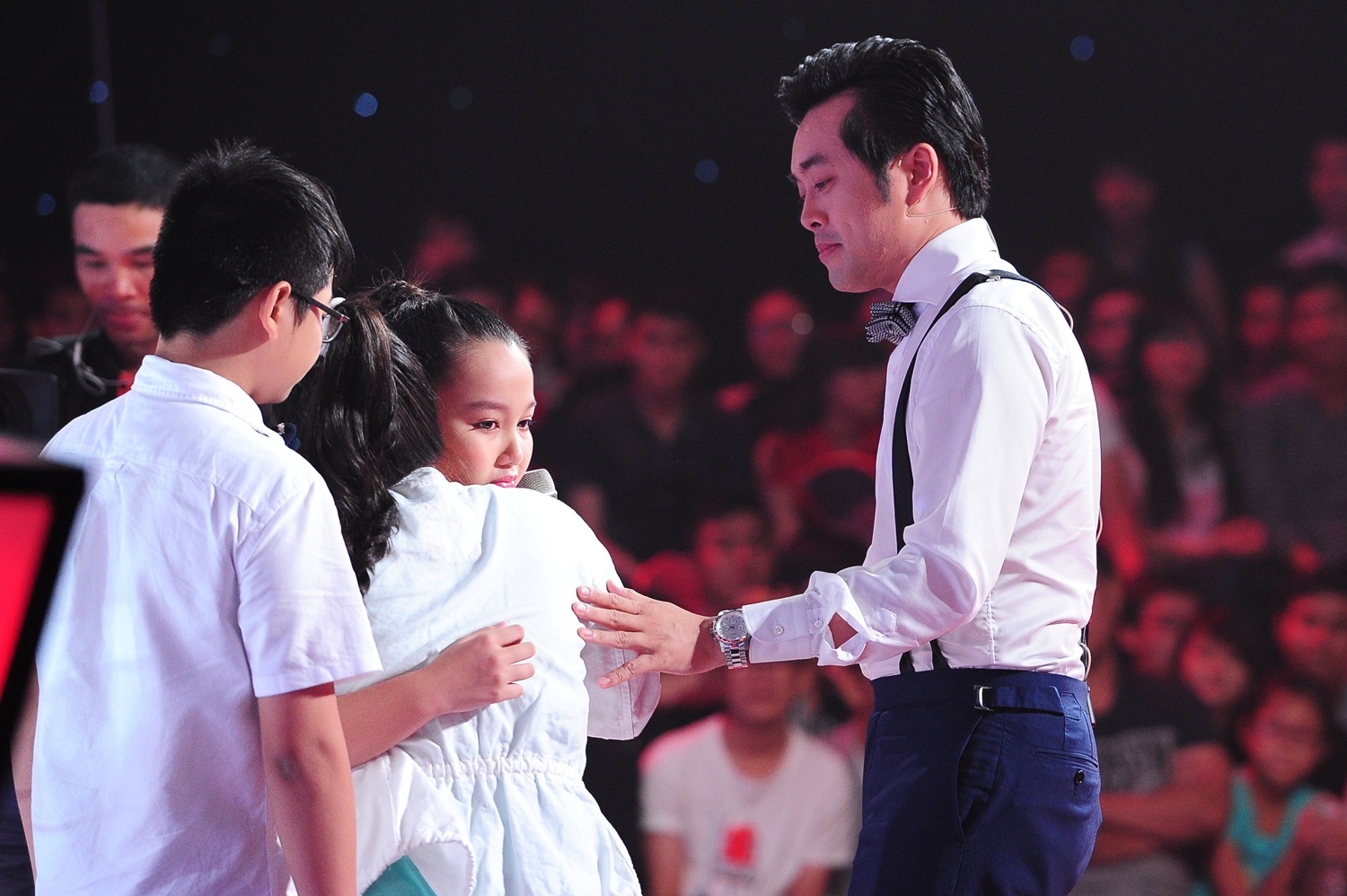 Hồ Hoài Anh thích cách chọn bài của Dương Khắc Linh, phần lời bài hát rất dễ thương và gần gũi. Bà xã anh đánh giá các giọng ca nhí có sự hòa quyện ăn ý, không trưng trổ giọng hát mà rất dễ chịu và hồn nhiên. Cẩm Ly khen cả 3 thí sinh đều khoe được thế mạnh riêng. Dương Khắc Linh cho biết các học trò làm tốt hơn lúc tập rất nhiều lần. Anh chọn Hà My đi tiếp.