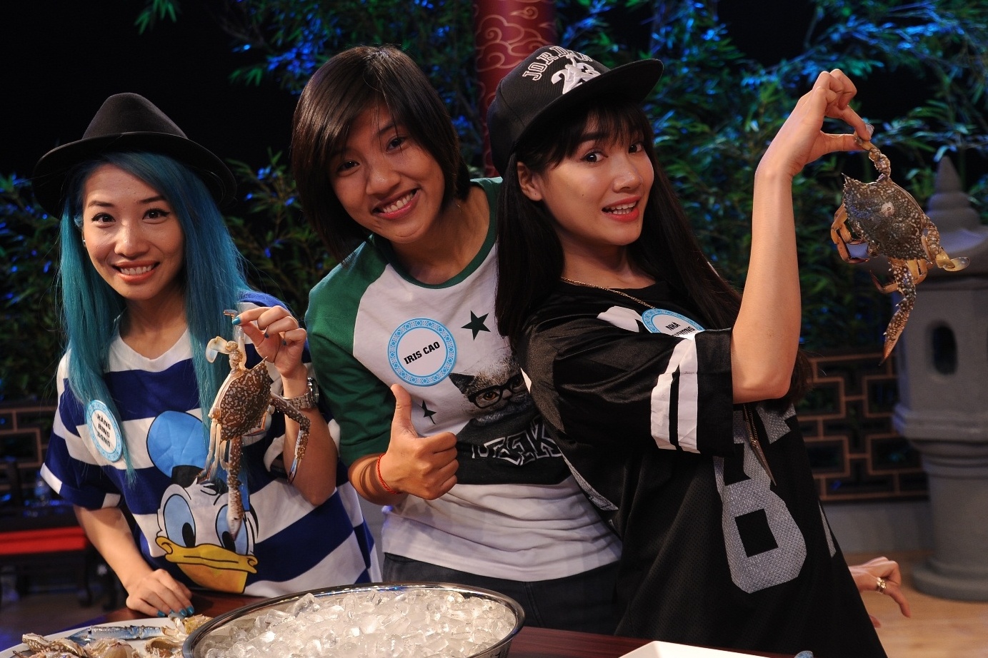 Còn đối với Trường Giang, mỗi lần được hỏi về người bạn diễn Nhã Phương, anh không tiếc lời ca ngợi: “Nhã Phương khi diễn rất đẹp. Mình nhìn thấy thương, thấy yêu liền. Muốn chạy đến ôm ngay lập tức, nhưng trong phim thôi à nha!”