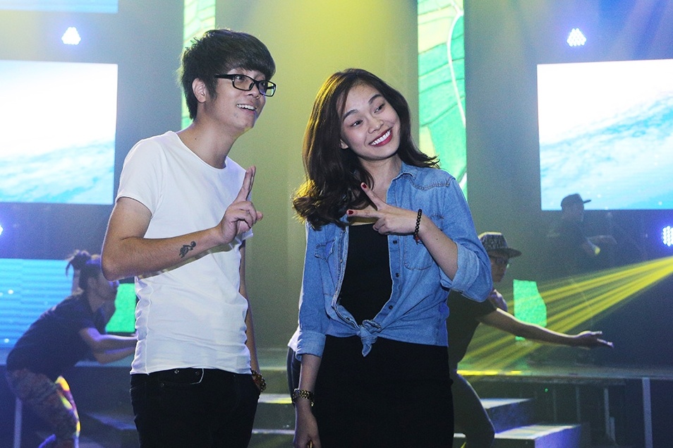 Nếu như mở màn là sự kết hợp của 4 giọng hát cảm xúc, đầy sự da diết và tình cảm: Thanh Ngọc, Quốc Thiên, Giang Hồng Ngọc, Bùi Anh Tuấn với Câu chuyện tình tôi – ca khúc chủ đề của chương trình thì