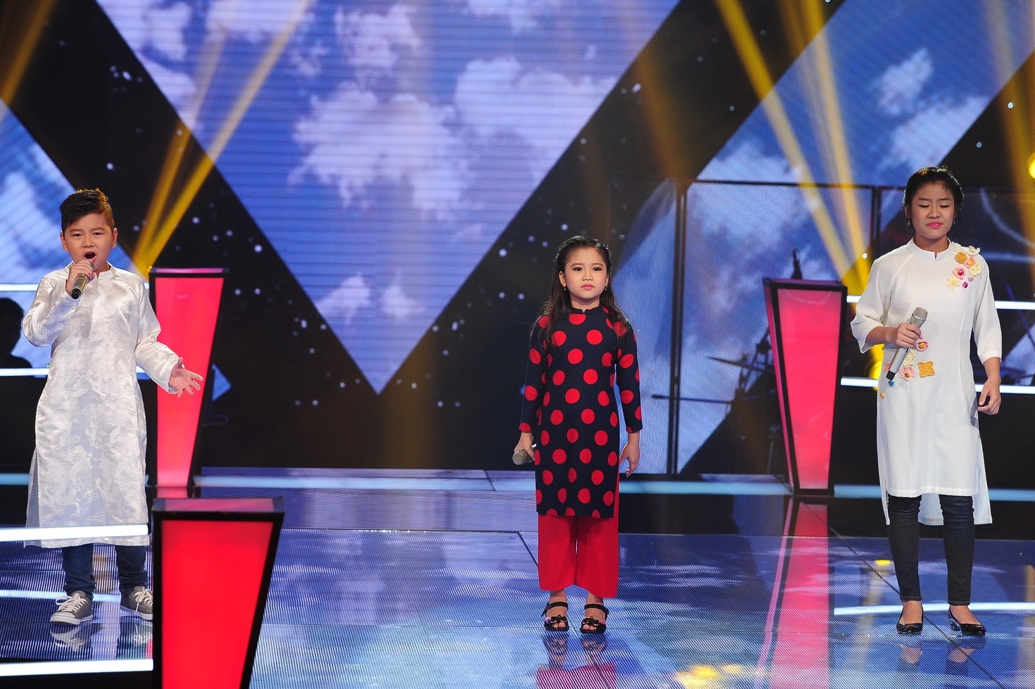 Gia Linh, Minh Tuyết và Thu Thủy chinh phục ca khúc khó Gió mùa về.