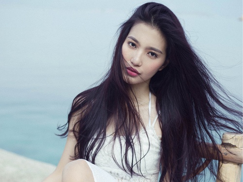 MC 9X cua Giong hat Viet khoe ve dep tinh khoi hinh anh