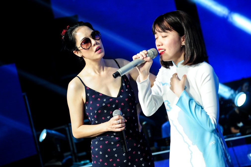 Ong xa Thu Phuong cham chu theo doi vo tap luyen hinh anh