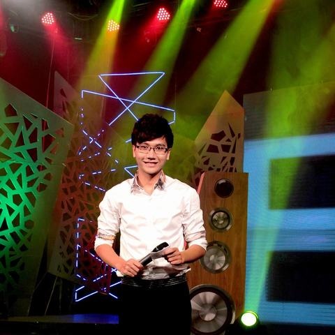  Công Tố cũng từng tham gia cuộc thi Cầu Vồng 2012.