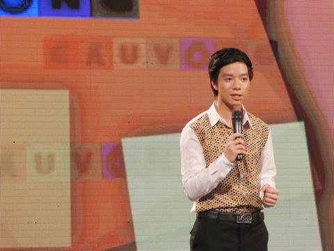 Phan Hoàng Dương trở thành Quán quân của cuộc thi Cầu Vồng 2012 - lĩnh vực người dẫn chương trình khi là sinh viên năm tư.