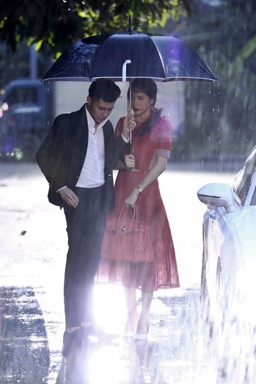 Sau MV Xin đừng buông tay song ca cùng Thủy Tiên, Noo Phước Thịnh tiếp tục ra mắt MV Giã từ trong cơn mưa cùng nằm trong bộ phim ca nhạc Chuyện tình Maldives.