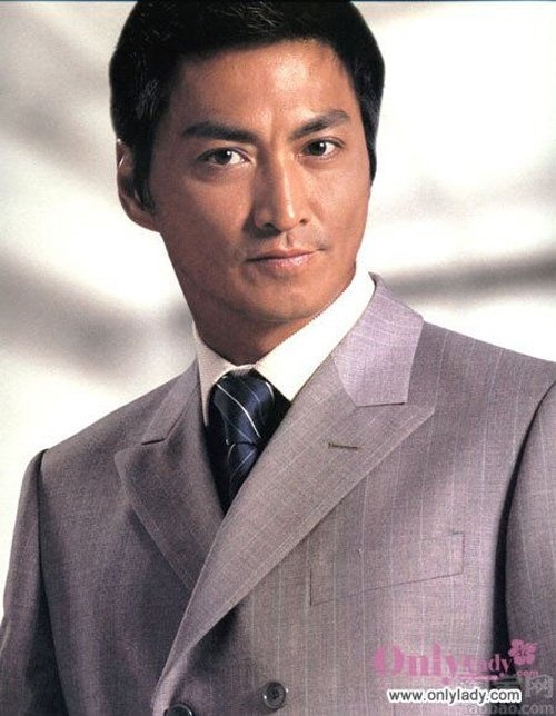 Giờ anh đã già đi rất nhiều những vẫn giữ được phong độ của mình.