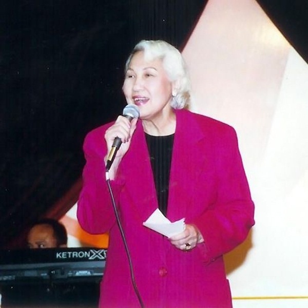 Thái Thanh chuyển giọng vút lên B5 (Si quãng trên) rất mượt mà, không gợn.