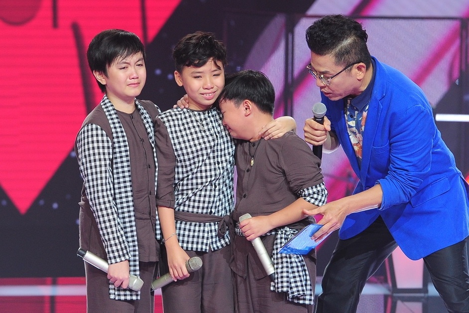 Tai tu nhi cua The Voice Kids duoc cuu vao phut chot hinh anh